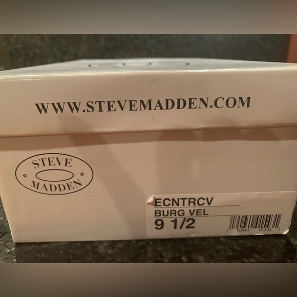 Steve Madden Velvet Slip On Shoes 9.5 but fit as a 9 - Picture 3 of 3